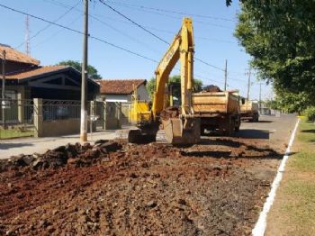 Serviço de recuperação do asfalto é realizado em Jateí