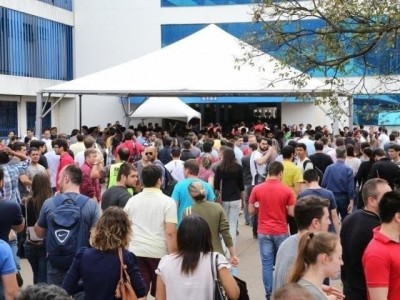 Para tentar reverter anulação, 124 aprovados da Polícia Civil vão à Justiça