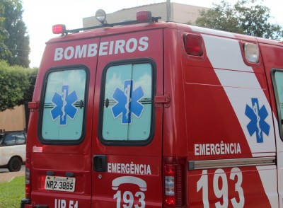 Nova Andradina: Bebê recém-nascida fica presa dentro de carro e bombeiros quebram vidro para resgatá-la