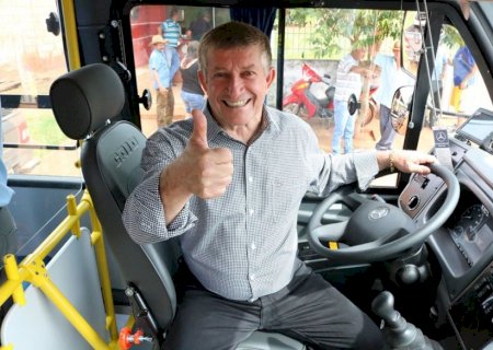 Prefeito Eraldo entrega 4 ônibus 0KM para trasporte escolar do distrito Gleba Nova Esperança