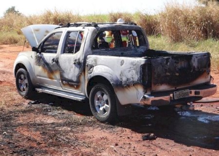 Em Nova Alvorada do Sul, fogo destrói caminhonete que seguia pela BR-163 rumo a Campo Grande