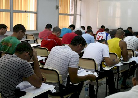 Concursos públicos oferecem mais de 200 vagas e salários de até R$ 7 mil em MS