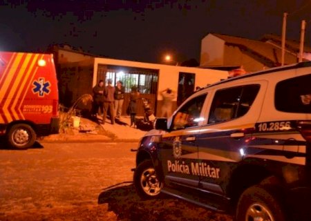 Corpo de idosa é encontrado nu com ferimento na cabeça dentro de casa em Nova Andradina