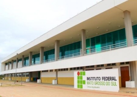 Seleção da IFMS abre vagas para professores com salário de até R$ 6,2 mil