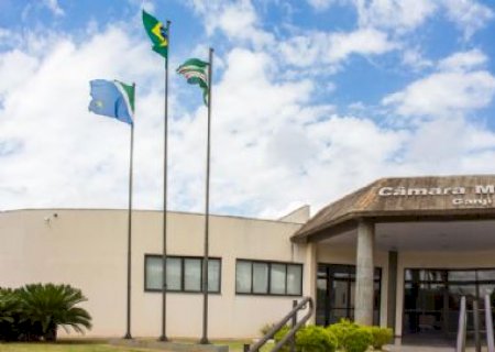 Nova Andradina: Homem é preso após tentar invadir e quebrar porta da Câmara