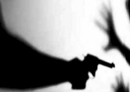 Em Jateí, homens armados invadem residência, amarram vítimas e levam Hilux