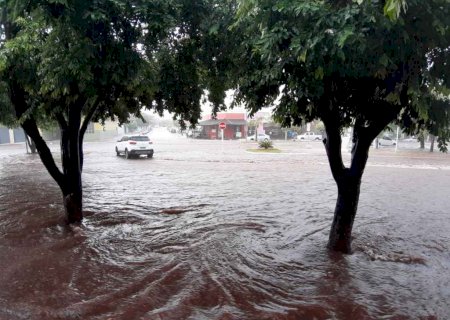 Ivinhema: Durante tempestade, 110 raios atingiram cidade em chuva de 20 minutos