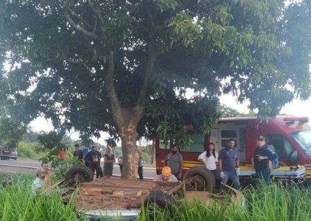 VÍDEO: Ao desviar de cachorro, mãe e filho de Glória de Dourados ficam feridos em Vicentina