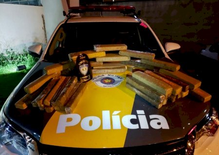 PRF apreende 27 quilos de maconha em Voyage com placas de Glória de Dourados
