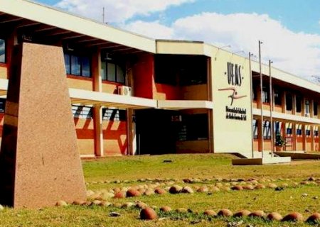 Com salários de até R$ 8,6 mil, UEMS abre concurso para 12 vagas de professor