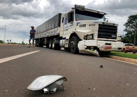 Acidente entre van e carreta deixa três feridos na MS-276 entre Nova Andradina e Ivinhema