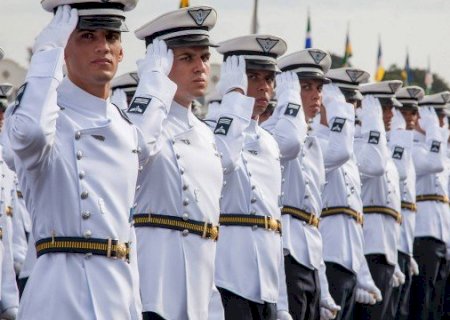 Marinha e Aeronáutica abrem 1500 vagas de níveis médio e superior