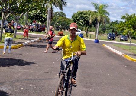 Com bicicleta comum, seu Moacir percorreu 50 Km e foi homenageado no Pedal Quebrado MTB em Jateí