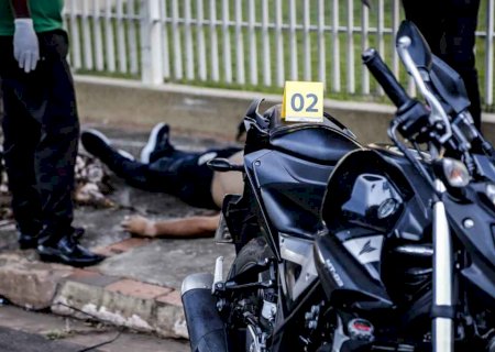 Motociclista morre depois de perder controle e bater em meio-fio de calçada em Campo Grande