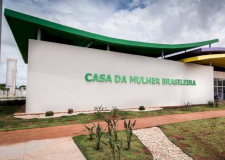 Das cavernas para cadeia: marido joga pedra e arrasta mulher desmaiada para casa