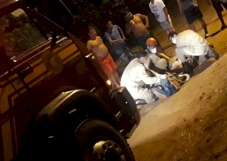 Jovem foi morto por desafeto enquanto seguia de moto com mãe e adolescente