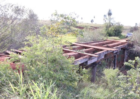 Prefeitura deu início a reforma de mais uma ponte na Zona Rural em Jateí