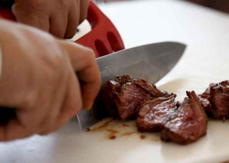 Pedreiro de 62 anos morre após engasgar com pedaço de carne durante churrasco em MS