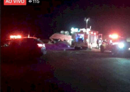 Acidente com carreta deixa dois mortos na Capital