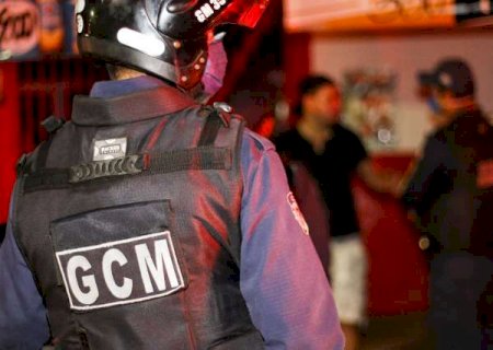 Sexta com toque de recolher às 20h tem bêbados, briga e comércios abertos na capital