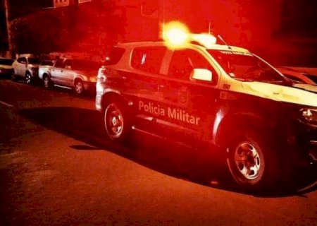 Durante a madrugada, namorado bêbado espanca mulher com socos no rosto