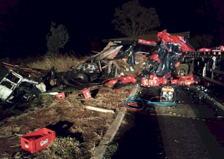 Colisão entre carretas termina com homem morto em Casa Verde