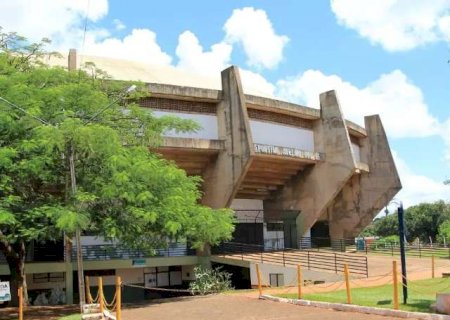 Homem &eacute; atingido por raio durante chuva e fica em estado grave
