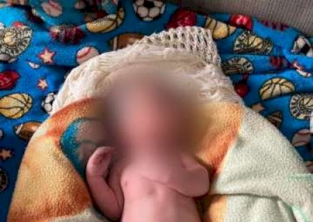 Encontrada em sacola, bebê ganha o nome de Ester e segue internada no HU