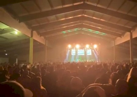 Campo Grande: Após show na pandemia com 15 mil pessoas, prefeitura interdita espaço e multa organizadores