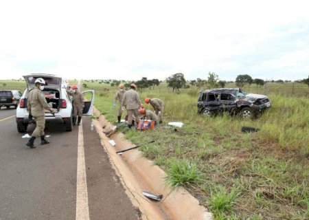 Mulher relata cansa&ccedil;o ap&oacute;s sair da pista e capotar ve&iacute;culo na MS-040