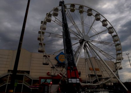 Resgate em roda gigante chama atenção em shopping da Capital