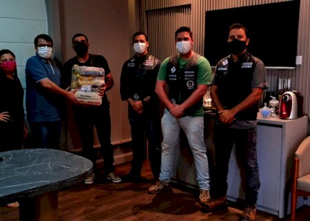 Guaranis Moto Clube doa cestas básicas à Secretaria de Assistência Social de Vicentina