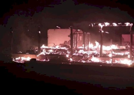 Incêndio destrói residência no distrito de Nova América