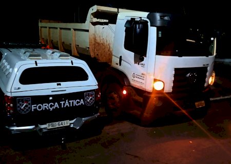 Força tática do 14º Batalhão frustra roubo e recupera caminhão da prefeitura de Deodápolis