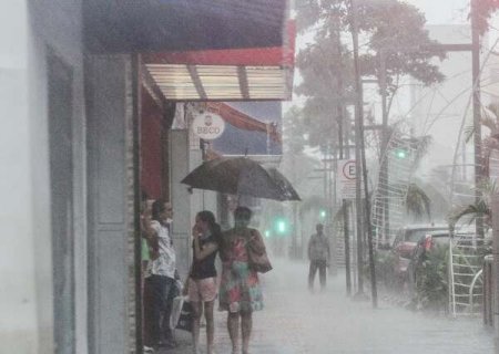 Alerta prevê 24h de chuvas com risco de alagamentos e vendaval de 60 km/h em MS
