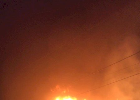 VÍDEO: PMs de Fátima do Sul entram em casa em chamas e resgatam idosa de 97 anos em Glória de Dourados