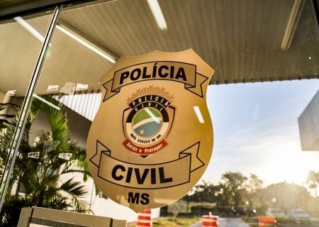 Pelada e bêbada, motorista acerta BMW e acaba presa pela polícia em Campo Grande