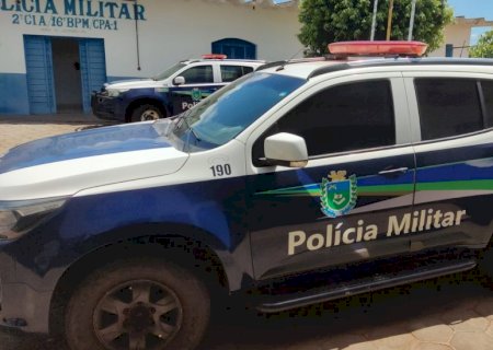Polícia Militar conduz dois homens por distribuição de moeda falsa, em Glória de Dourados