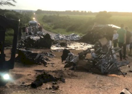 Acidente entre carretas mata motorista na BR-376 em Nova Andradina