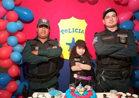 \'Jamais irei esquecer\' diz Ana Clara ao comemorar 07 anos com presença de policiais em Fátima do Sul