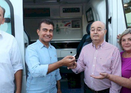 Marçal entrega ambulância semi-UTI para Nova Andradina