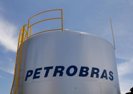Conselho da Petrobras está reunido para tratar troca de comando