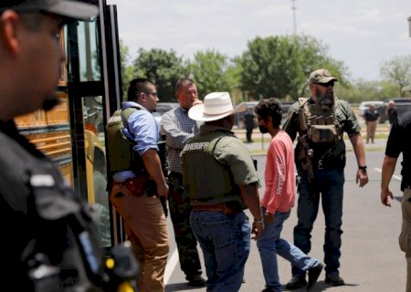 Atirador mata 14 estudantes e um professor em escola primária no Texas>