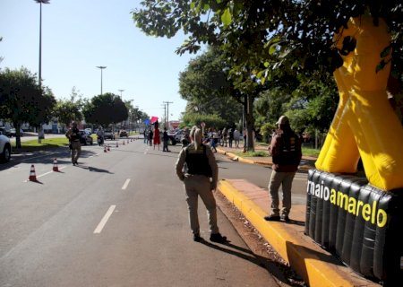 Prefeitura de Dourados realiza Blitz Educativa do Maio Amarelo>
