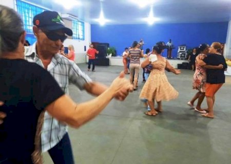 Jateí faz baile de reencontro de idosos depois de 02 anos distantes por conta da pandemia