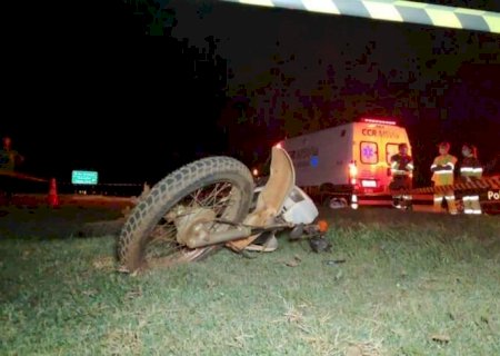 Caminhão derruba motociclista e homem morre esmagado na BR-163, em Campo Grande