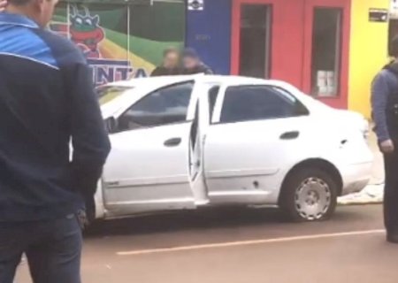 Policiais receberam informações de que bandidos em carro branco roubariam em Maracaju>