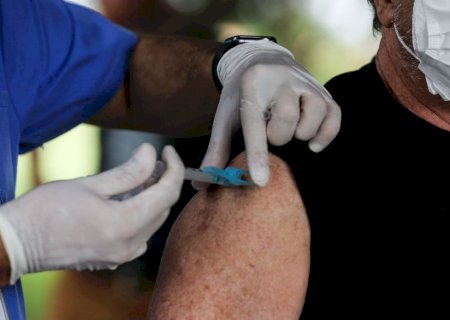 Pessoas com 50 anos ou mais podem tomar quarta dose da vacina contra Covid-19, em Dourados