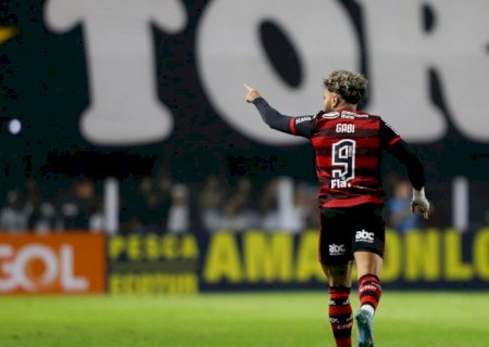 Gabriel decide e Flamengo derrota Santos na Vila Belmiro>