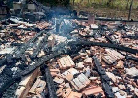 Em Nova Andradina, idoso que morreu carbonizado em inc&ecirc;ndio tinha 65 anos